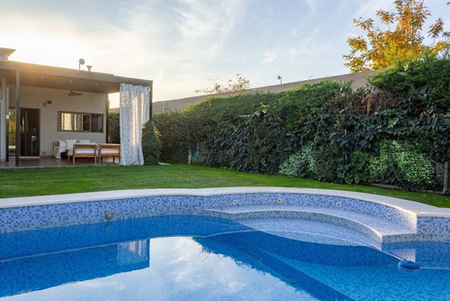 Importante Casa Apta Crédito Barrio Villa Atilia