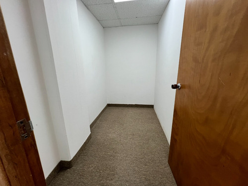 Oficina Para Alquiler En Santa Paula #2367