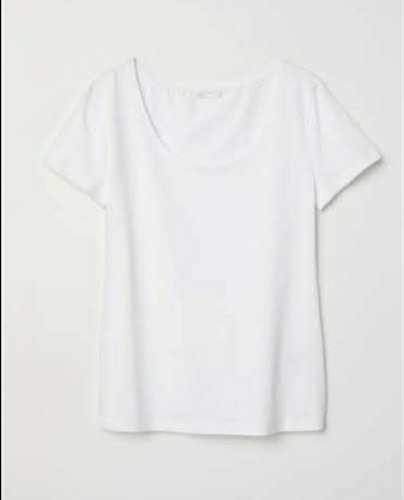 Remera Con Escote Pronunciado. Talle Xl. Blanca