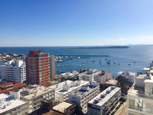 Vende Apartamento De 3 Dormitorios En Peninsula.