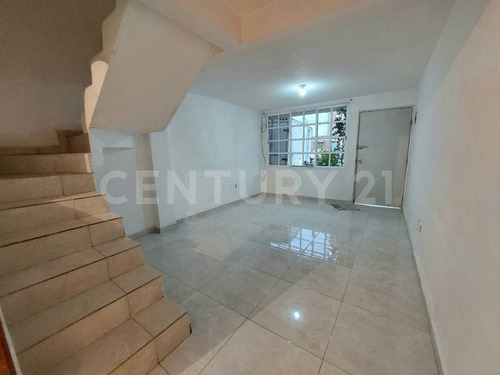 Imagen 5 de 20 de Casa En Venta De 3 Niveles En Bulevares Del Lago