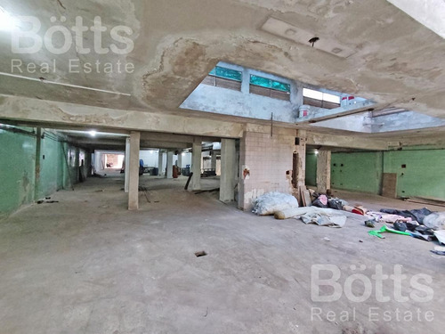 Imagen 3 de 16 de Gran Depósito Con Entrada De Autos, En El Límite De Boedo, Parque Patricios Y Nueva Pompeya