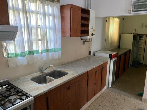 Salon Comercial - Villa Mitre - 200 Mts