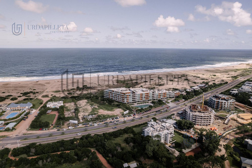 Apartamento En Venta En Punta Del Este, The Colette. amoblado.