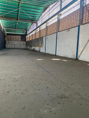 Vende Galpón En Zona Industrial Calicanto, Flor Amarrillo