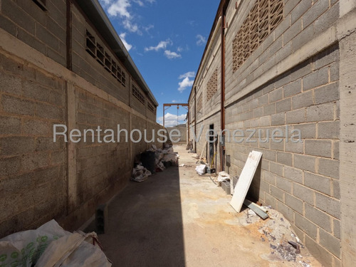 Maria E. Alquila Galpón De Alta Capacidad, Perfecto Para Almacenamiento Y Producción!! Construcción Reciente, En Zona Industrial 2, Lara#25-20201**1.208m2**