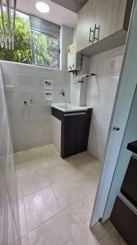 Vendo Apartamento En La Parte Baja De La Loma De Los Bernal, Piso Bajo