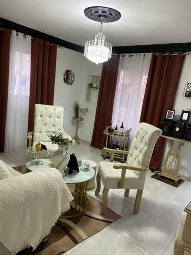 Se Vende Edificio De 3 Niveles En Jardines Del Ozama