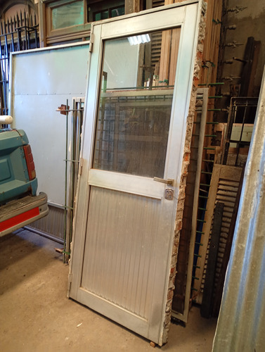 Puerta De Aluminio,con Medio Vidrio Y Llave Aluminio (Usado)
