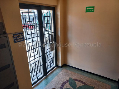 Apartamento En Venta En La Campiña 25-18032 Yf