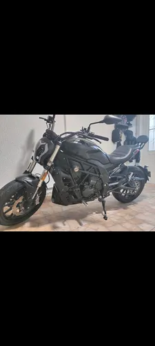 Color Negro, 502cc, Estilo Custom Cruiser, Como Nueva.