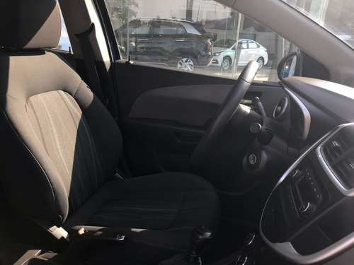 Imagen 14 de 15 de Chevrolet Sonic 2017 1.6 Lt Mt
