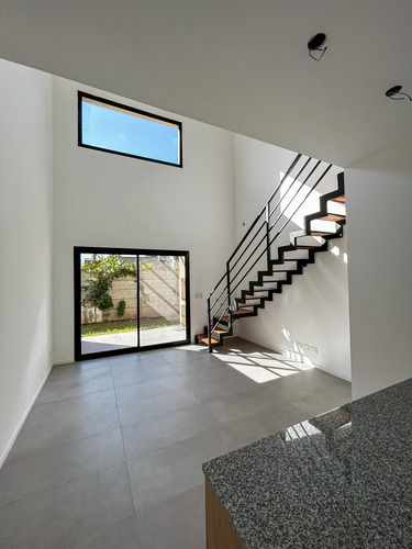 Duplex En Venta, 2 Ambientes, Escobar Centro, Belen De Escobar, Gba Norte