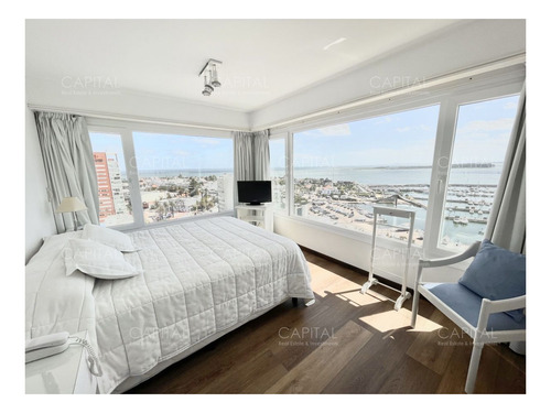 Imagen 10 de 26 de Apartamento De 4 Dormitorios Con Vista Al Puerto En Venta!!