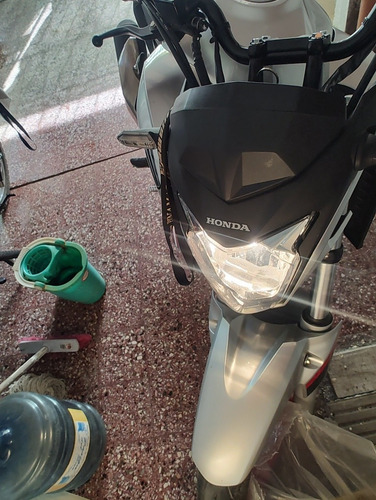 Imagen 6 de 16 de Honda Cb 250 Pgm-fi
