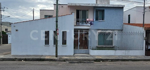 Casa En Venta De 3 Recamaras Con Piscina Al Norte De Mérida, Yucatán.