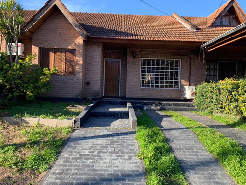 Excelente Chalet En Barrio Murialdo-venta O Alquiler