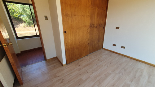 Veridika Vende Amplia Casa En Condominio.