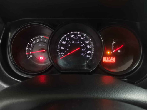 Imagen 4 de 15 de Nissan Tiida 2012 4p Sedan Comfort 6vel A/a