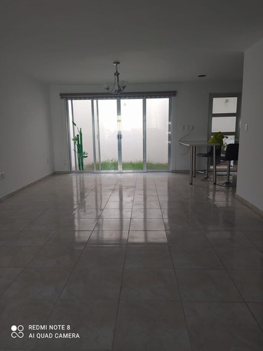 En Venta Casa En El Miradro, 3 Recamaras, 2.5 Baños, 2 Autps