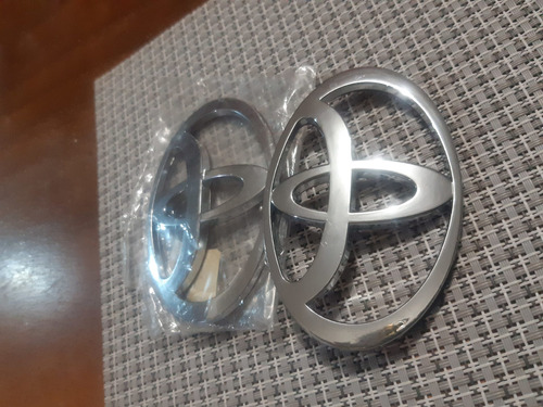 Emblema Símbolo Toyota Metala Compuerta 