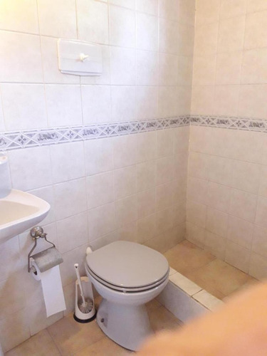Imagen 13 de 15 de Casa Americana - 3 Ambientes - Fondo - Servicios - Castelar