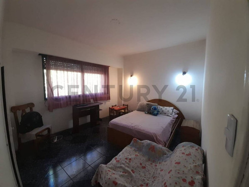 Pventa De Departamento 3ambientes Con Dependencia, Escritorio O 3era Habitacion En Almagr...