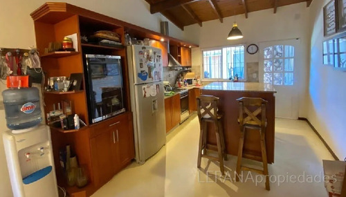 Imagen 11 de 12 de Venta Casa 5 Ambientes 2 Baños, Cochera Y Patio. Ituzaingo