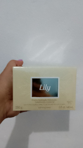 Creme Acetinado Hidratante Corporal Lily Tradicional 250g Floral
