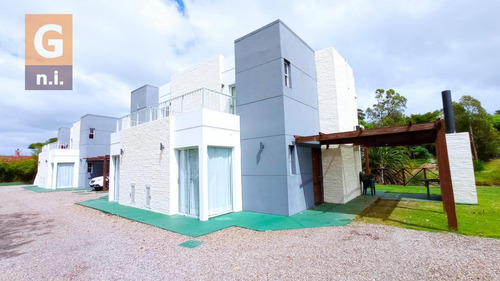 Casa En Piriápolis (portales) - Ref. 4576