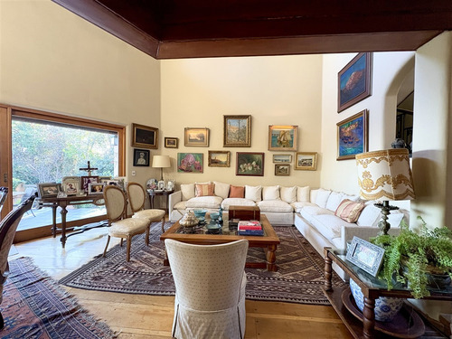 Hermosa Casa En Venta De 5 Dorm. En Las Condes