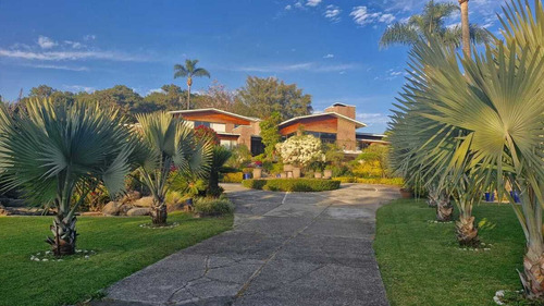 Inigualable Residencia En Venta En Jardines De Ahuatepec, Cuernavaca