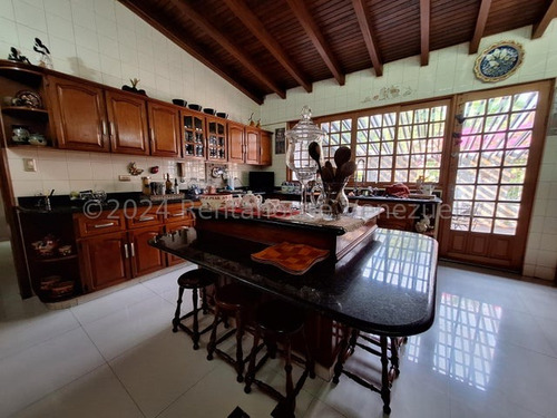 Gbf 25-5255 Venta De Espectacular Casa Acabados De Lujo Maracay El Castaño