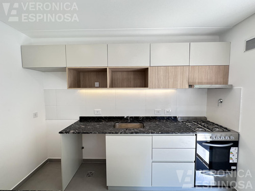 Departamento De Dos Ambientes En Alquiler, Moron Sur.