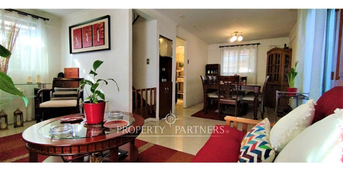 Excelente Vivienda Familiar, Con Departamento Inte...