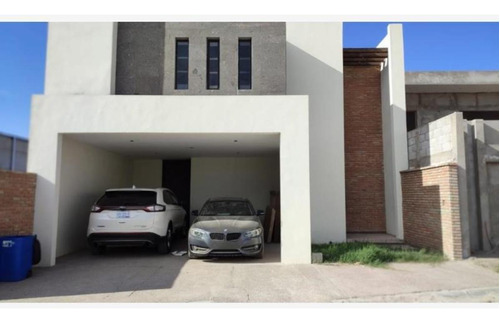 Casa En Venta En Alebrijes Residencial