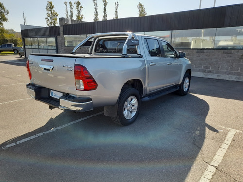Imagen 14 de 15 de Toyota Hilux 2.8 Tdi Srx Doble Cabina 4x4 2017