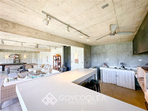 Casa En Venta De 9 Dorm. En Las Cabras