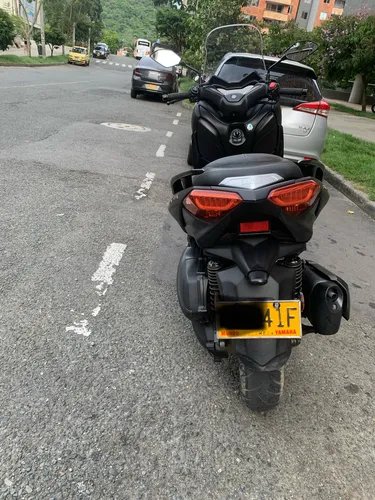 X-max 300