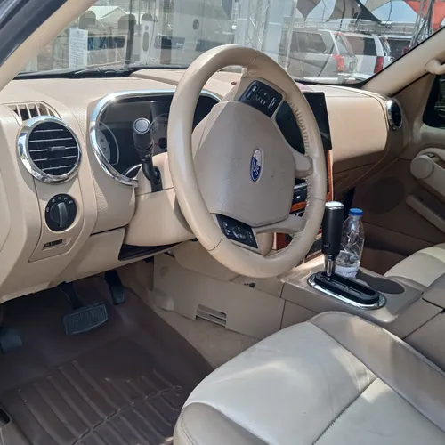 Ford Explorer Automática.