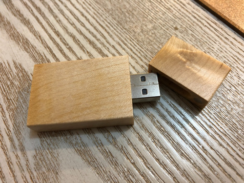 Memorias Usb En Madera Rectangular De 16gb