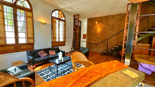 Casa Tres Niveles Barrio Histórico Doble Altura Muy Luminosa