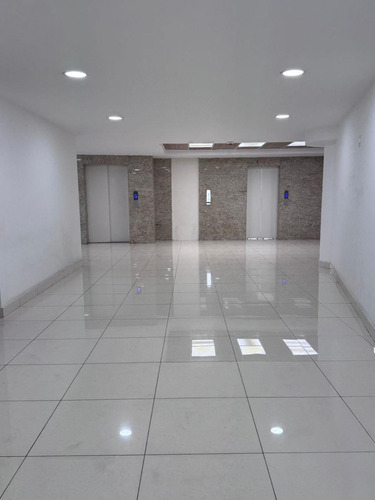 Consultorio Médico Nuevo En Excelentes Condiciones, Dividido En 2 Areas Totalmente Equipadas