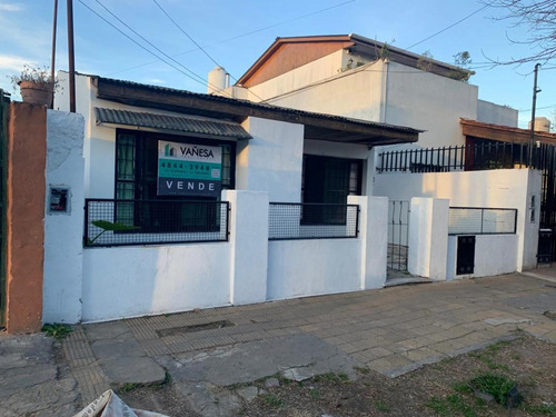 Casa  3 Ambientes En Villa Libertad En Venta