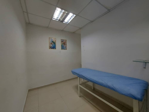 Imagen 18 de 26 de Centro Médico En Venta En El Centro De Maracay