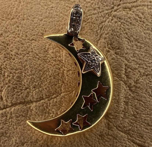 Pingente Lua Em Ouro Amarelo 18k E Diamantes