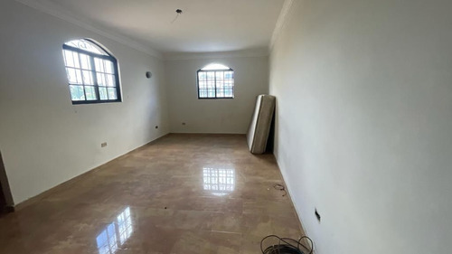 Casa De Esquina En La Castellana En Venta