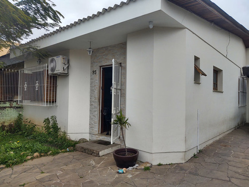 Casa Com 2 Quartos,2 Banheiros, Espaçosa 