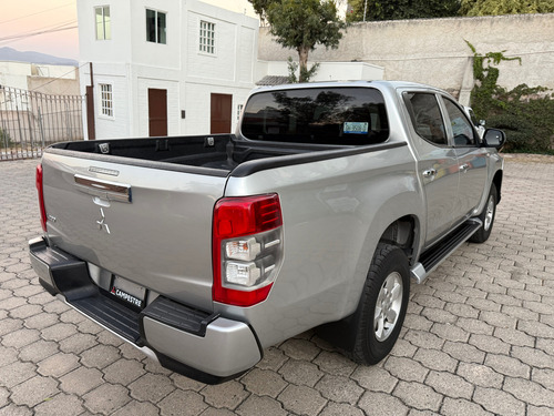 Mitsubishi L200 2.4 Cabina Doble 4x2 Mt