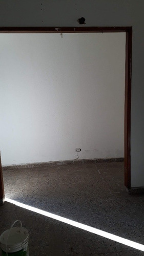 Imagen 2 de 9 de Departamento Tipo Casa En Venta En Lanus Este
